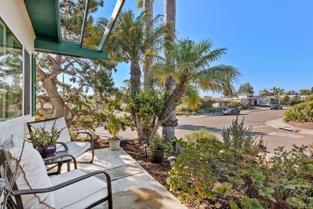 Property Photo:  725 Sunflower Street  CA 92024 