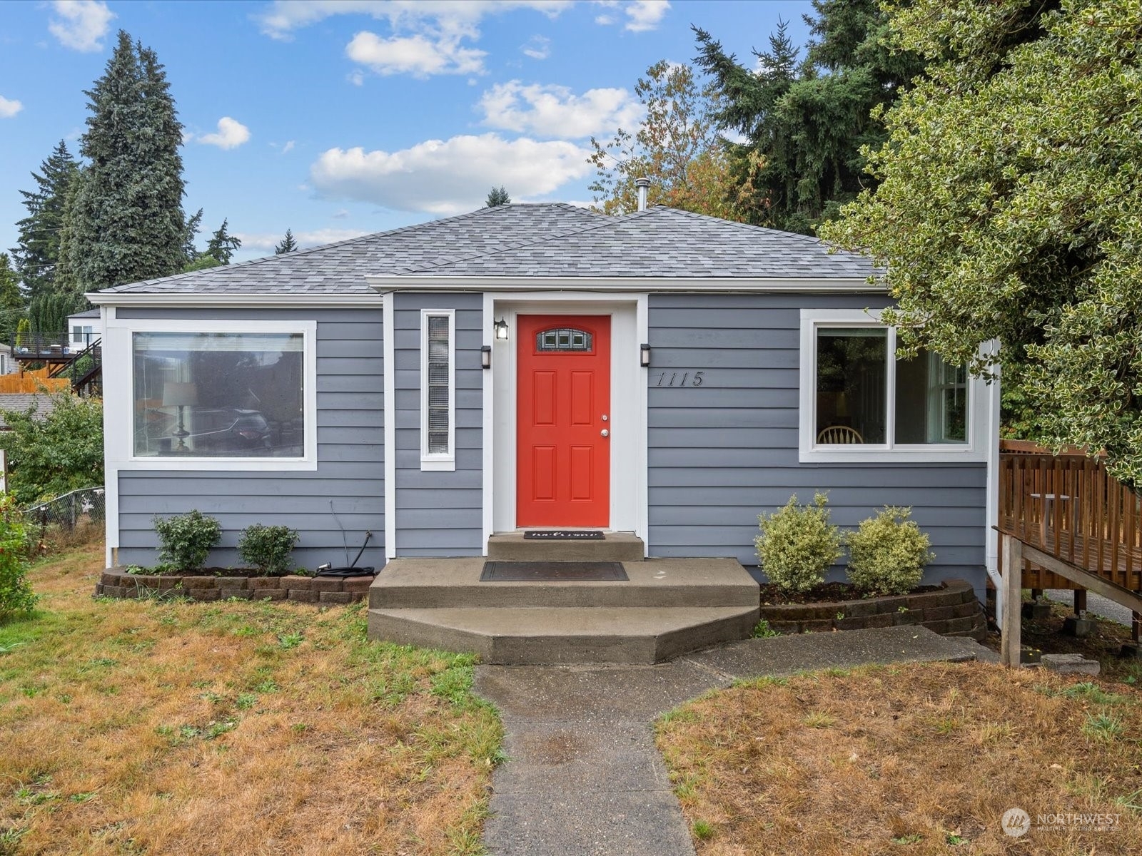 Property Photo:  1115 S National Avenue  WA 98312 