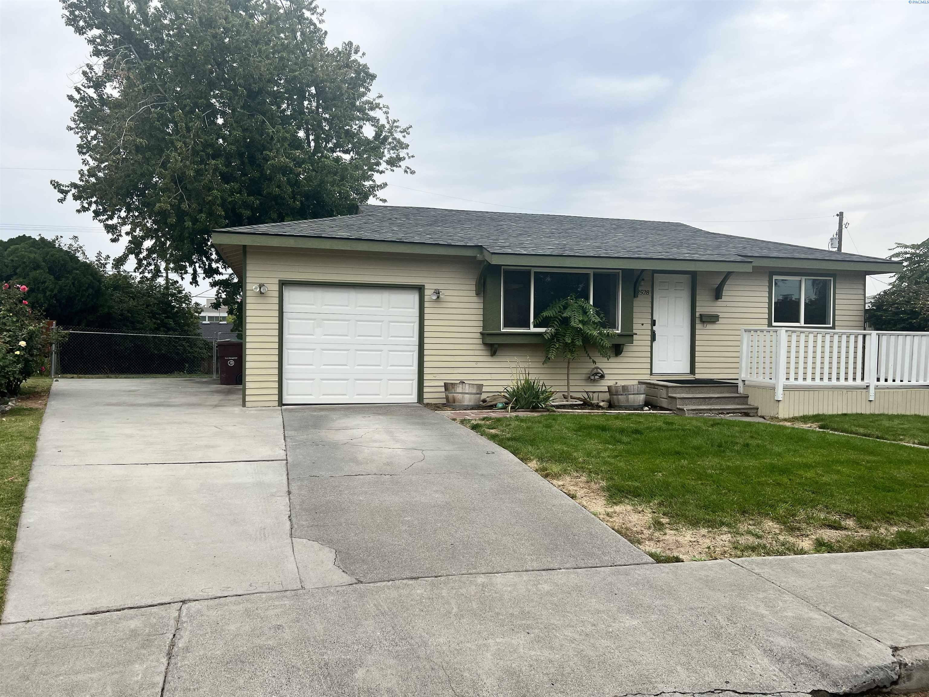 Property Photo:  2528 W 4th Pl.  WA 99336 