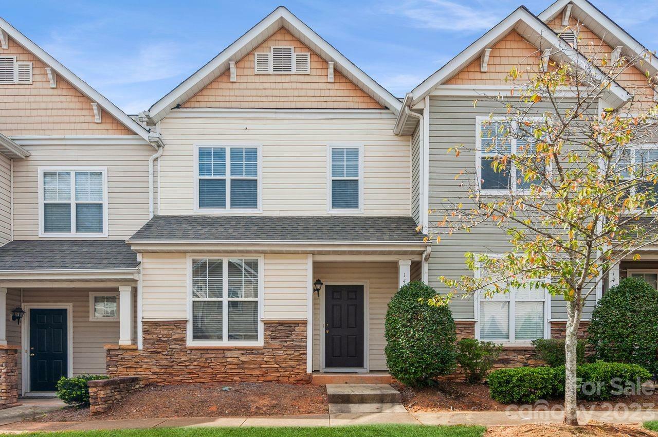 Property Photo: 14930 Scothurst Lane NC 28277