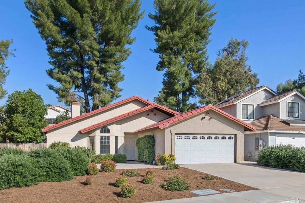 Property Photo:  39827 Old Carriage Road  CA 92563 