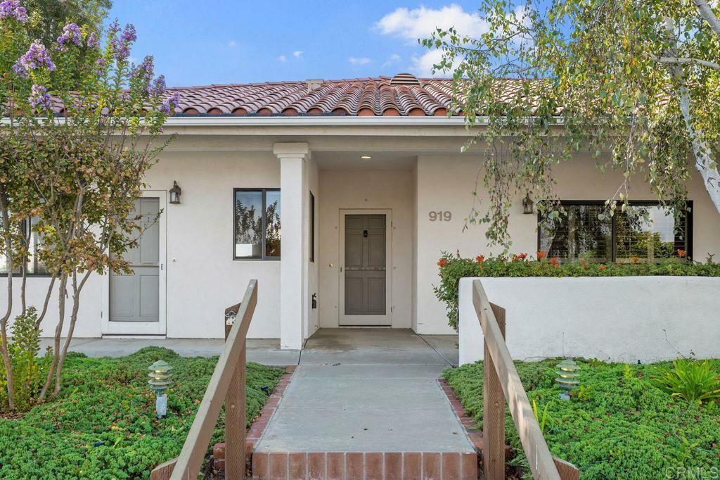 Property Photo:  919 Ridge Heights Drive  CA 92028 