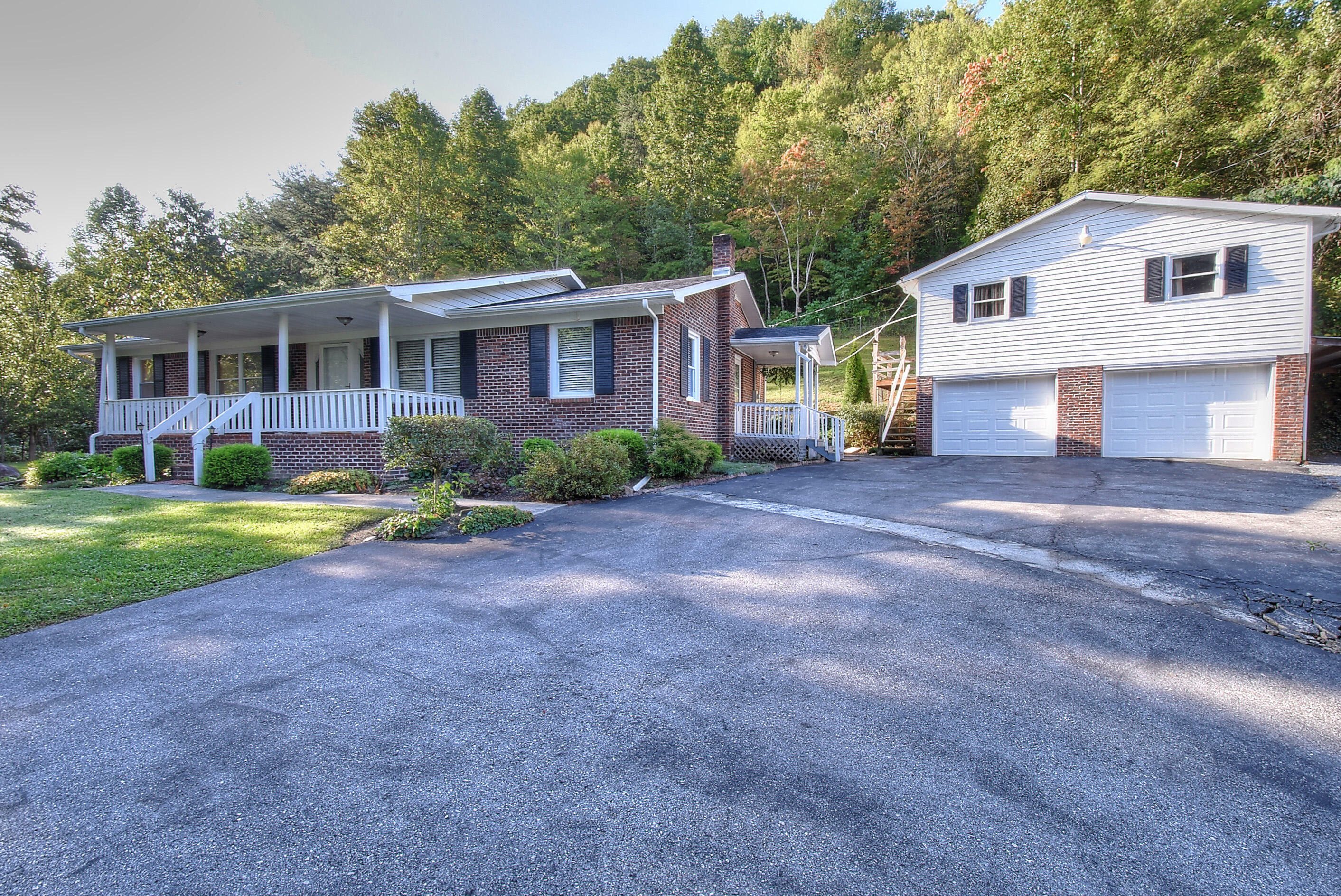 Property Photo:  1694 Highway 19E  TN 37643 