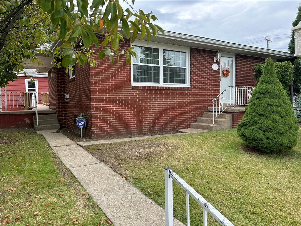 Property Photo:  1828 Raymond Ave  PA 15650 