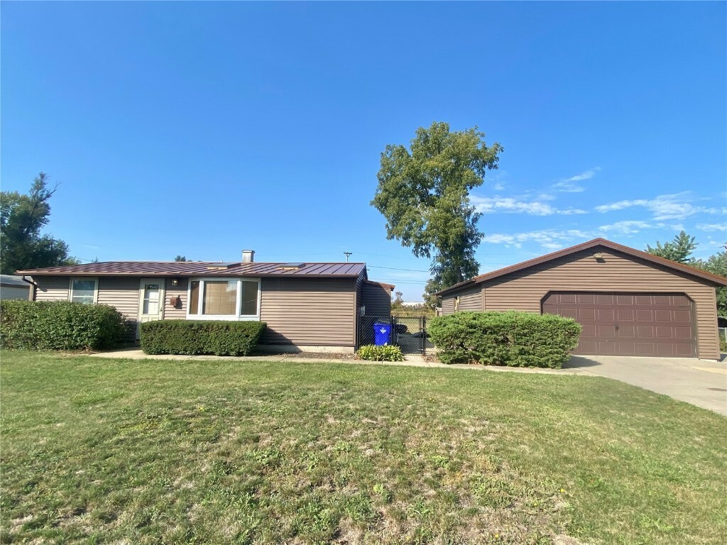 Property Photo:  5520 Klinger Street SW  IA 52404 