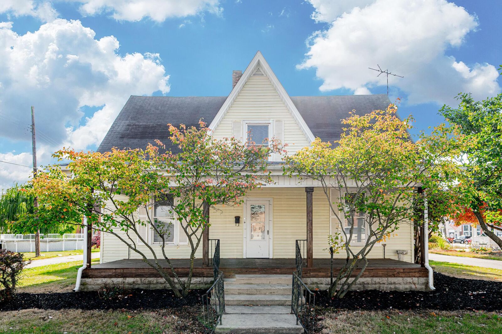 Property Photo: 17 E Main Street OH 43143