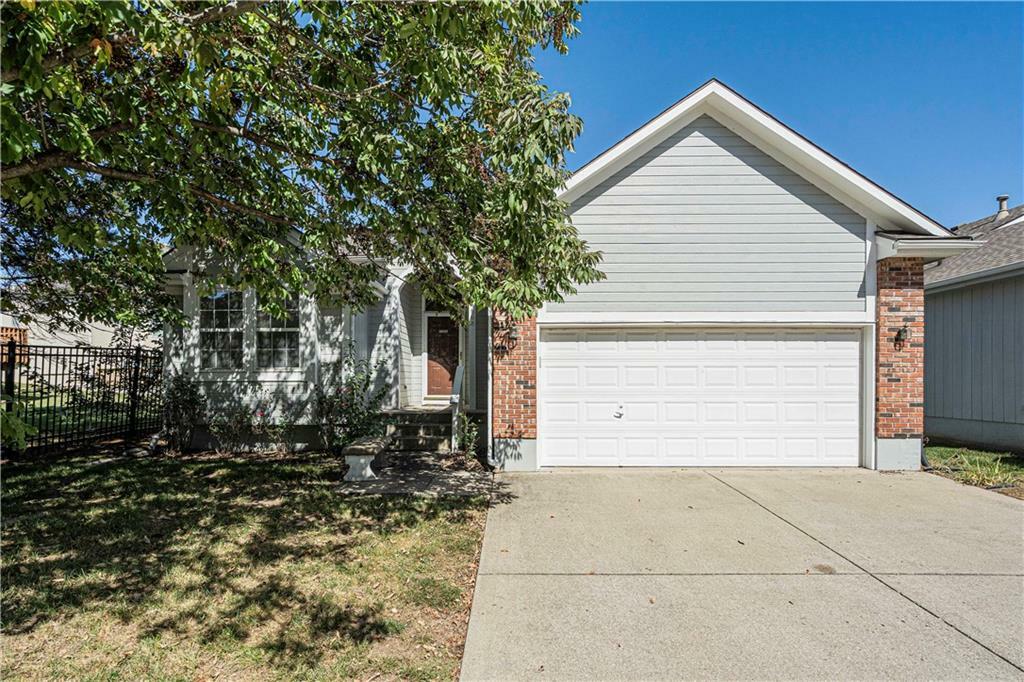 Property Photo:  868 Reese Street  MO 64068 