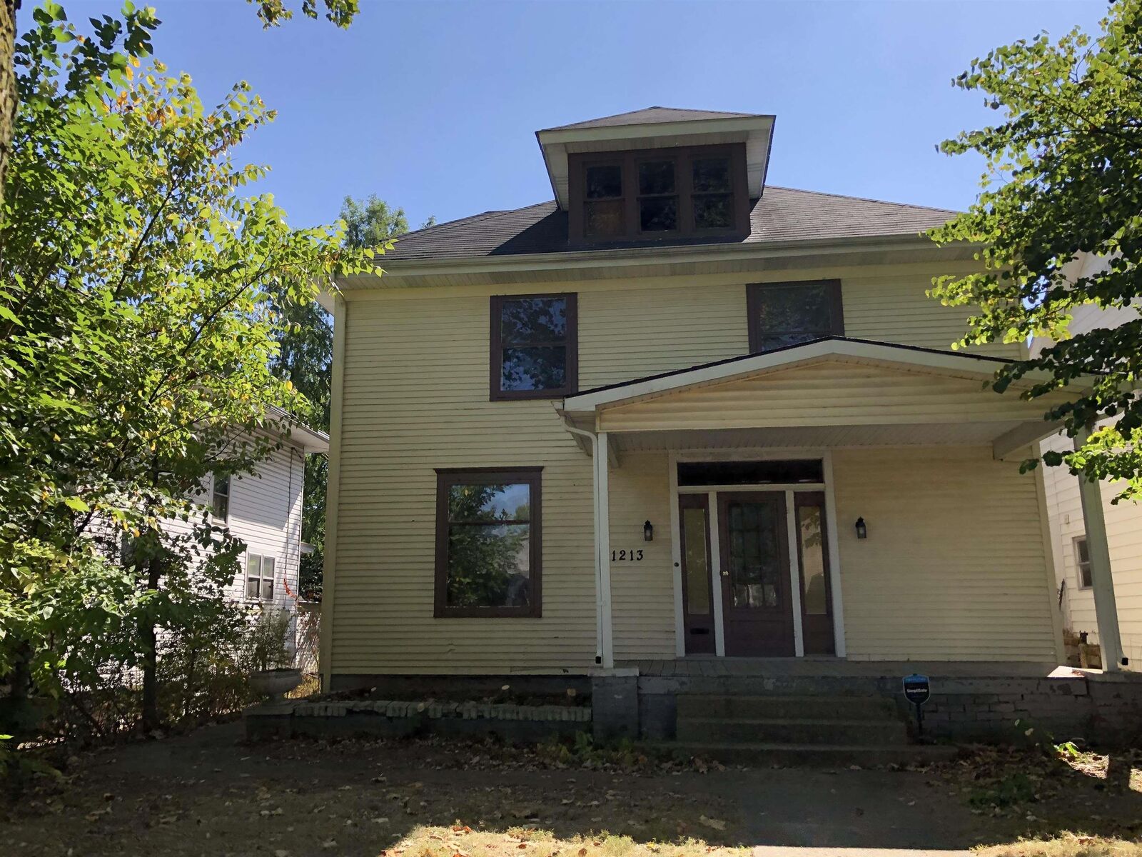 Property Photo:  1213 W Oakdale Drive  IN 46807 