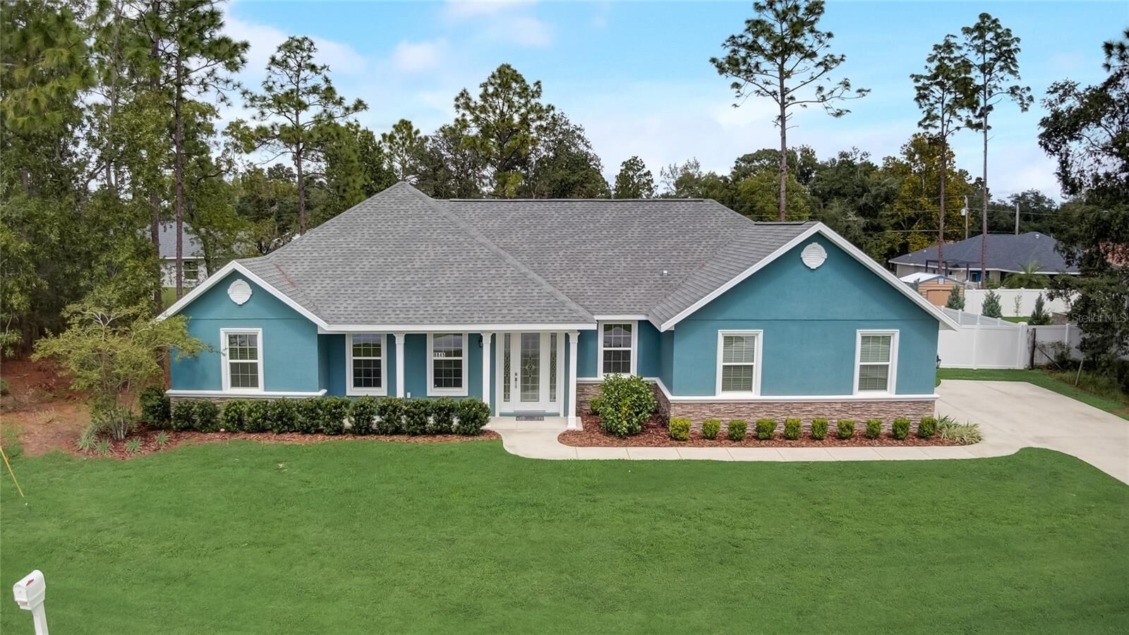 Property Photo: 8845 SE 161st Place FL 34491
