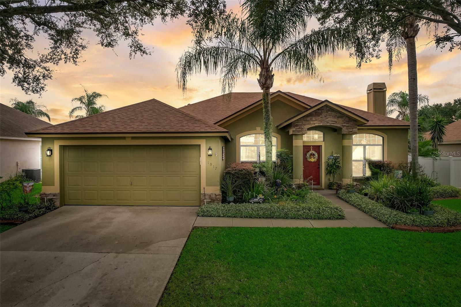 Property Photo:  1917 Citrus Orchard Way  FL 33594 