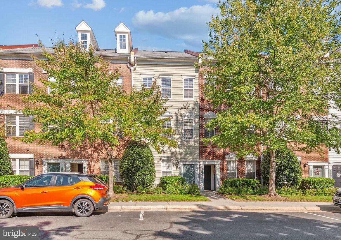 Property Photo: 42466 Hollyhock Terrace VA 20148
