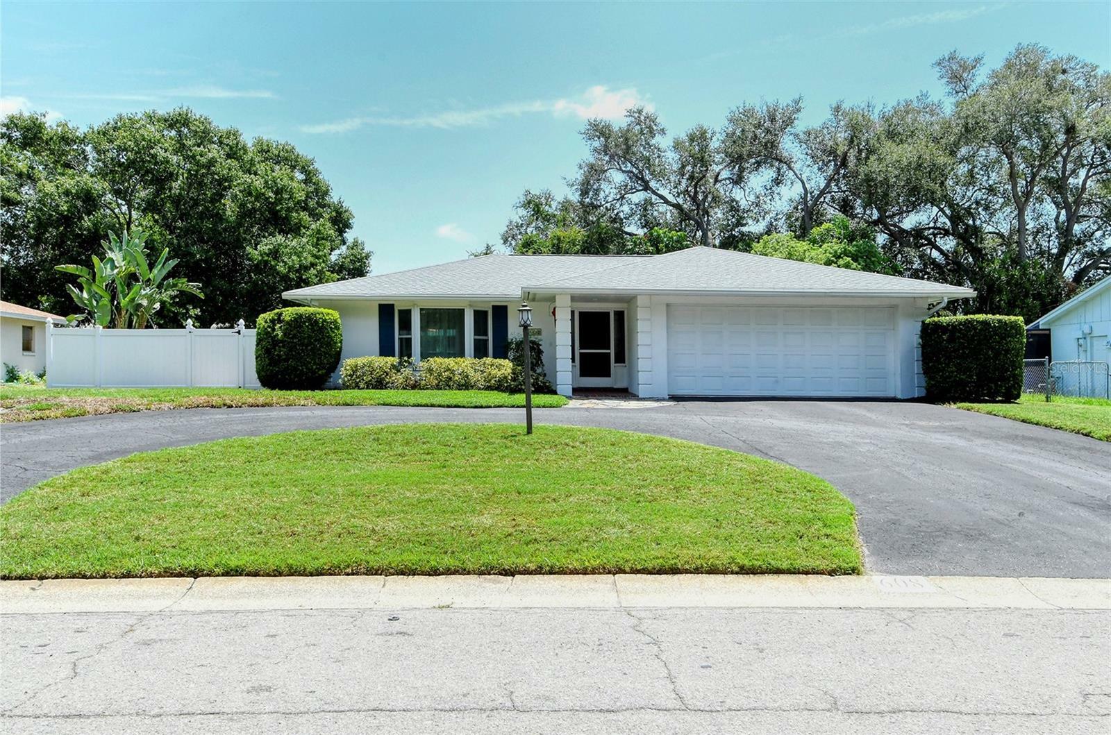 Property Photo:  608 Saint Andrews Drive  FL 34243 