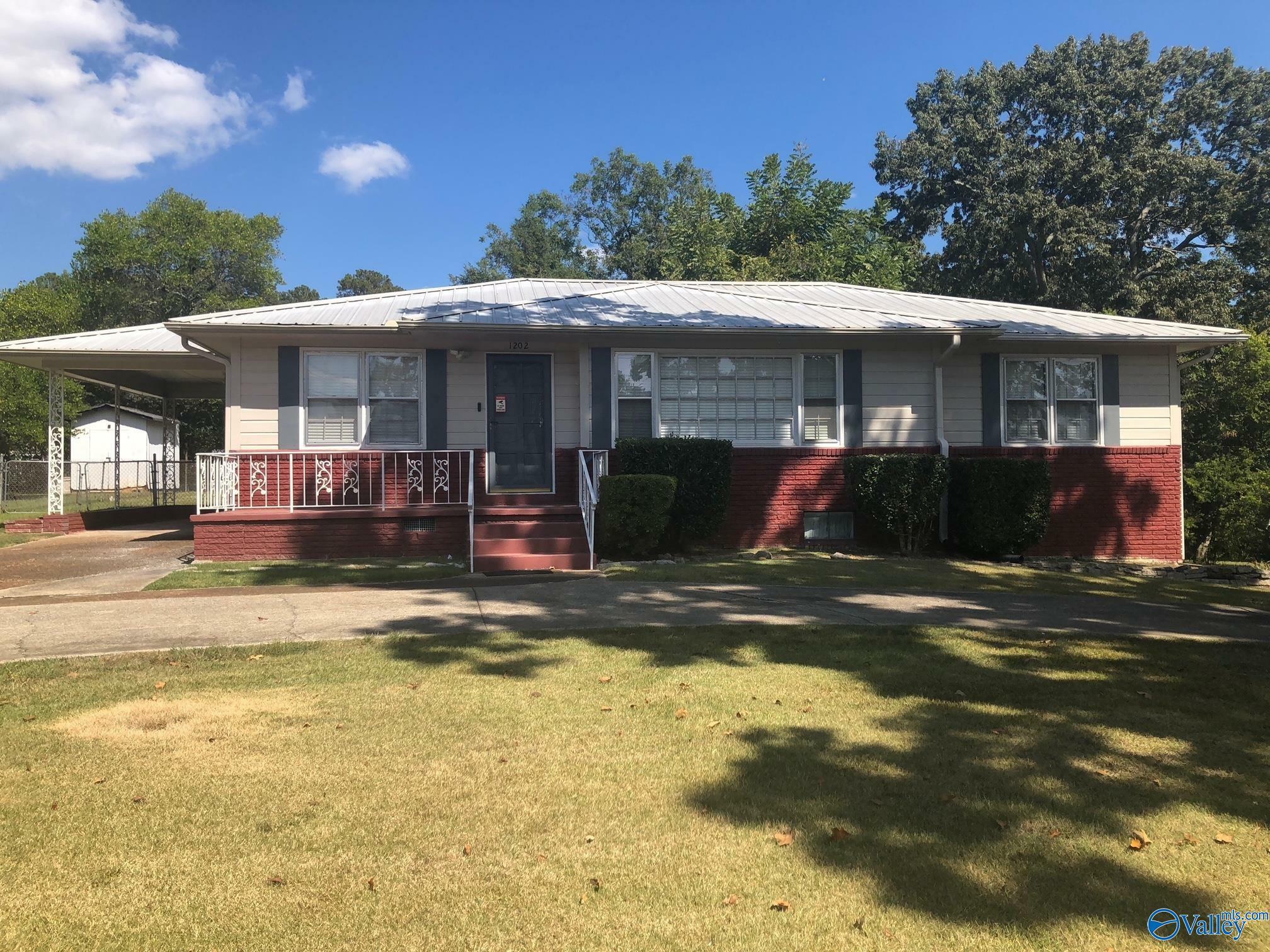 Property Photo:  1202 Cloverdale Road  AL 35903 