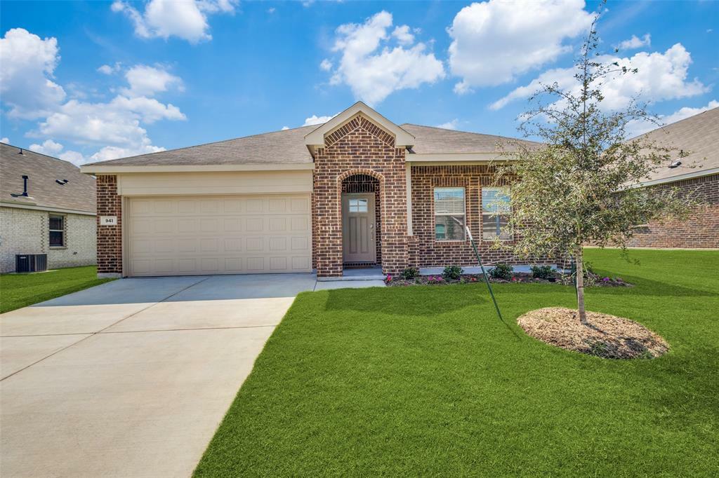 Property Photo:  941 High Noon Drive  TX 76052 