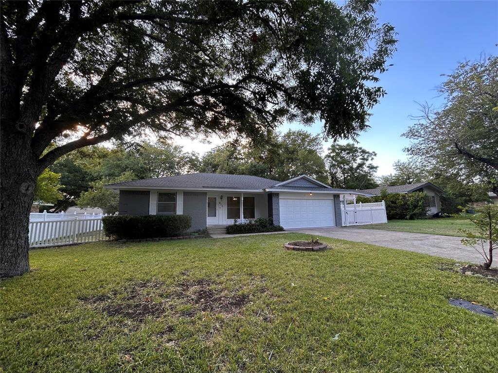 Property Photo: 611 Misty Glen Drive TX 75115