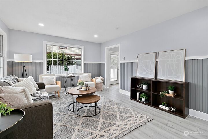 Property Photo:  1201 3rd Street NE  WA 98002 