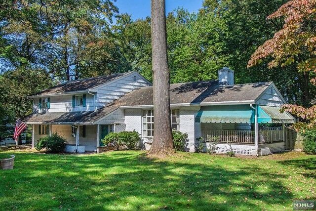Property Photo:  37 East Greenbrook Road  NJ 07006 