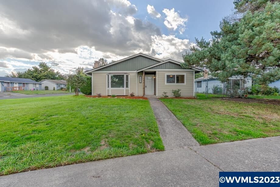 Property Photo: 1505 Royalty Dr NE OR 97301