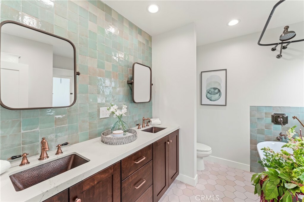 Property Photo: 410 Newport/410A Avenue CA 90814