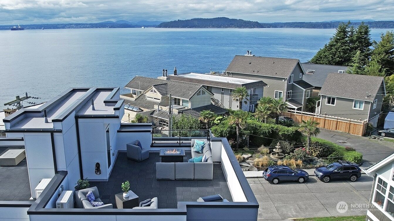 Home for sale in Seattle 3224 Alki Avenue SW, Seattle, WA 98116