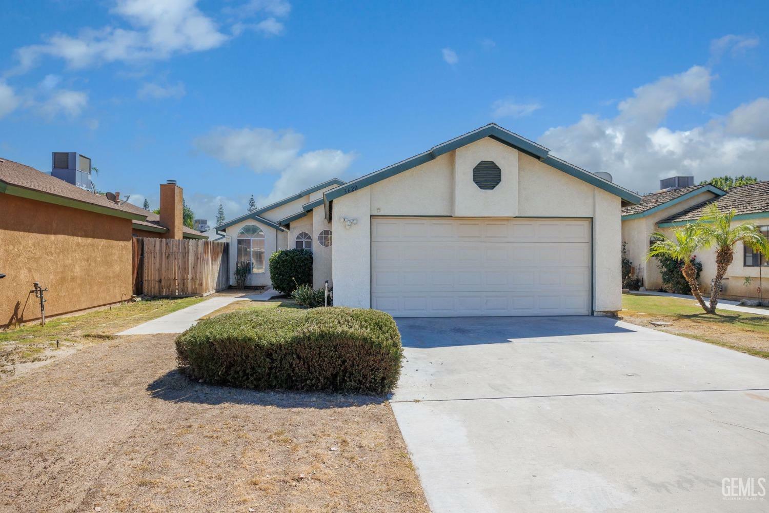 Property Photo:  3620 Westporte Court  CA 93309 