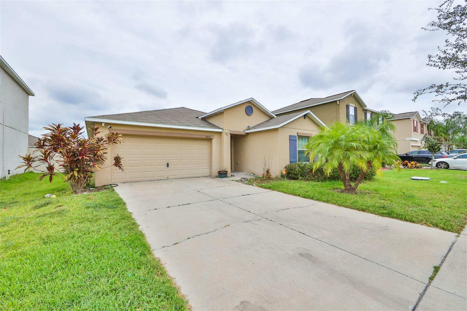 Property Photo:  8212 Cherry Branch Drive  FL 33573 