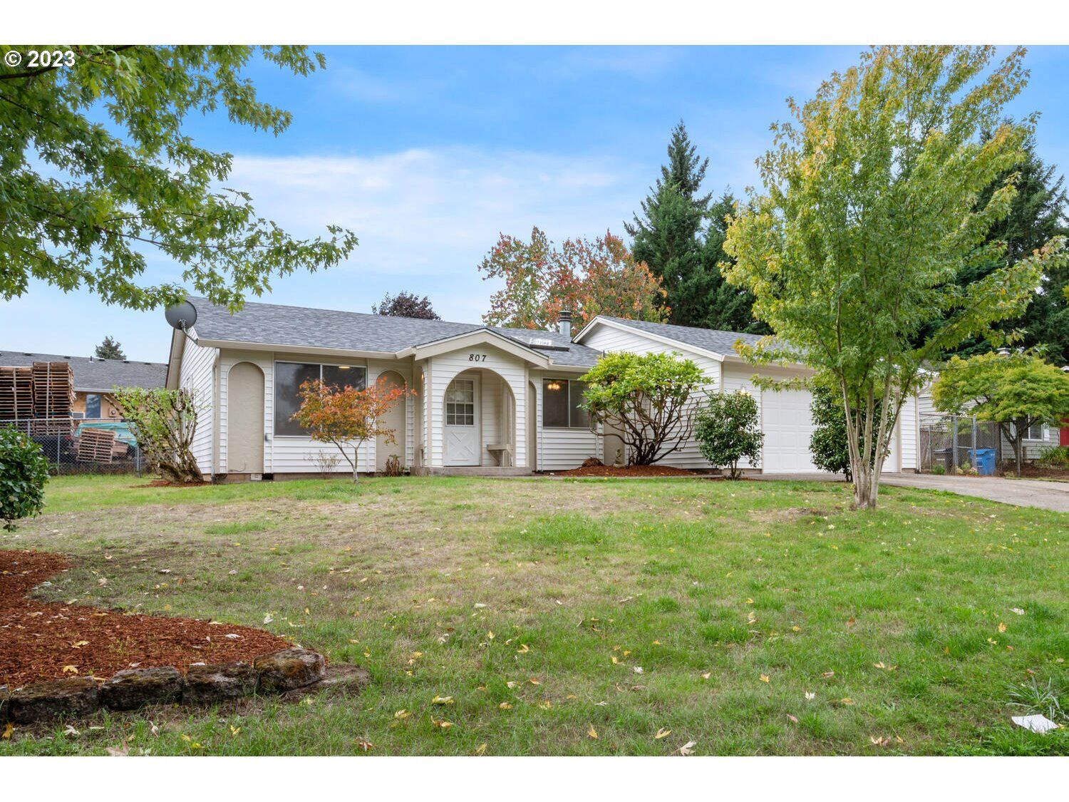 Property Photo:  807 NE 106th St  WA 98685 