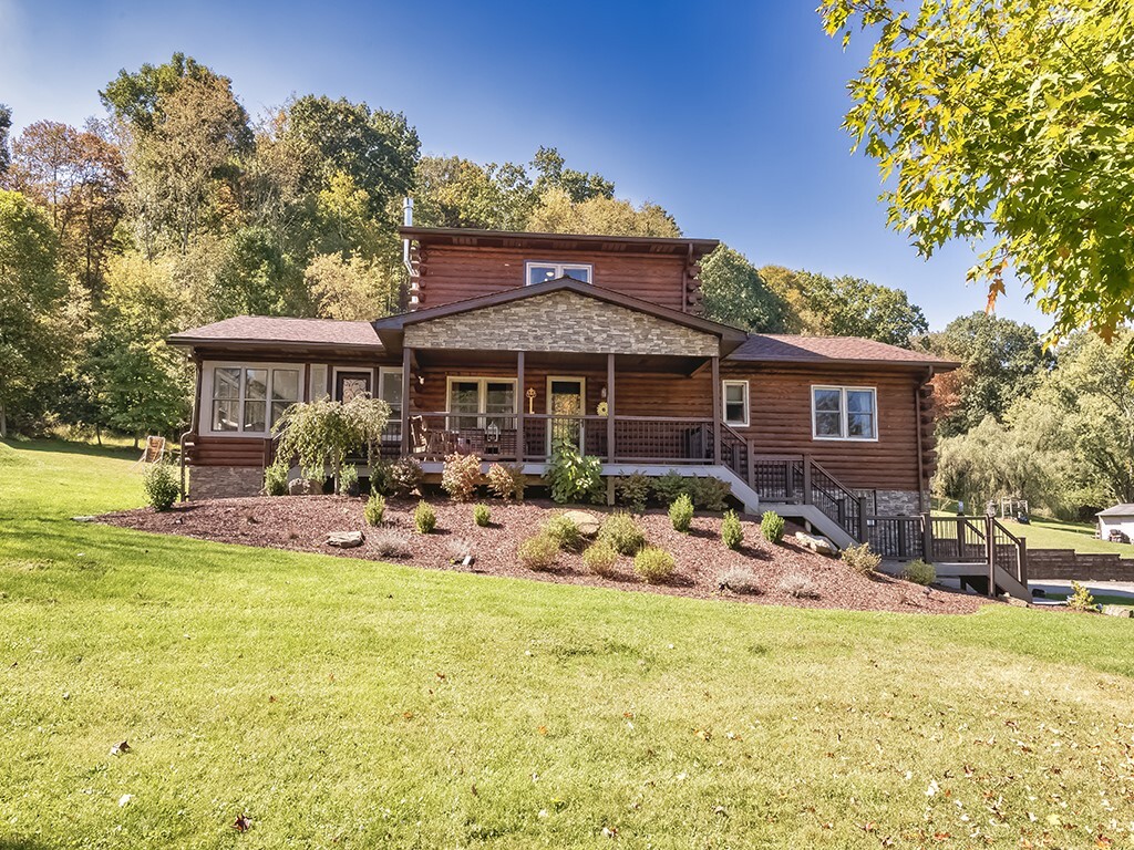 Property Photo: 586 Wileys Run Ct PA 15613