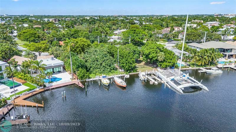 Property Photo:  1222 Bayview Dr  FL 33304 