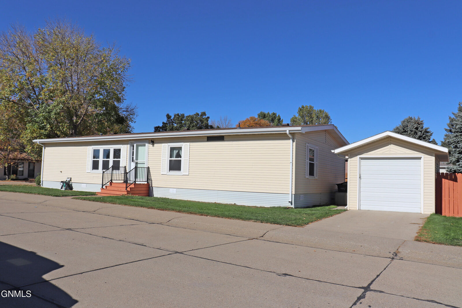 3 bed Bismarck home for sale 4350 Drake Drive, Bismarck, ND 58503