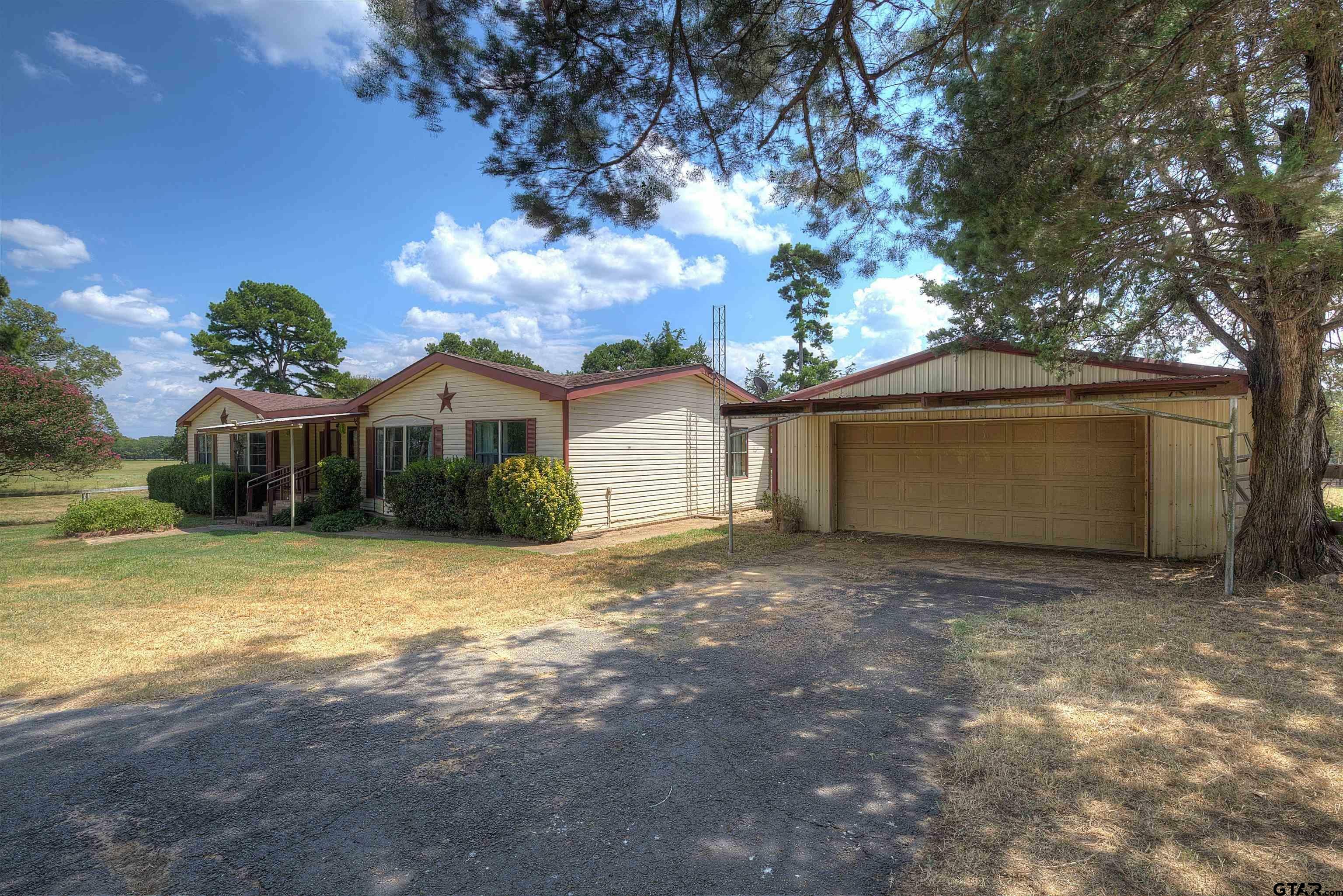 Property Photo:  552 County Road 4925  TX 75783 