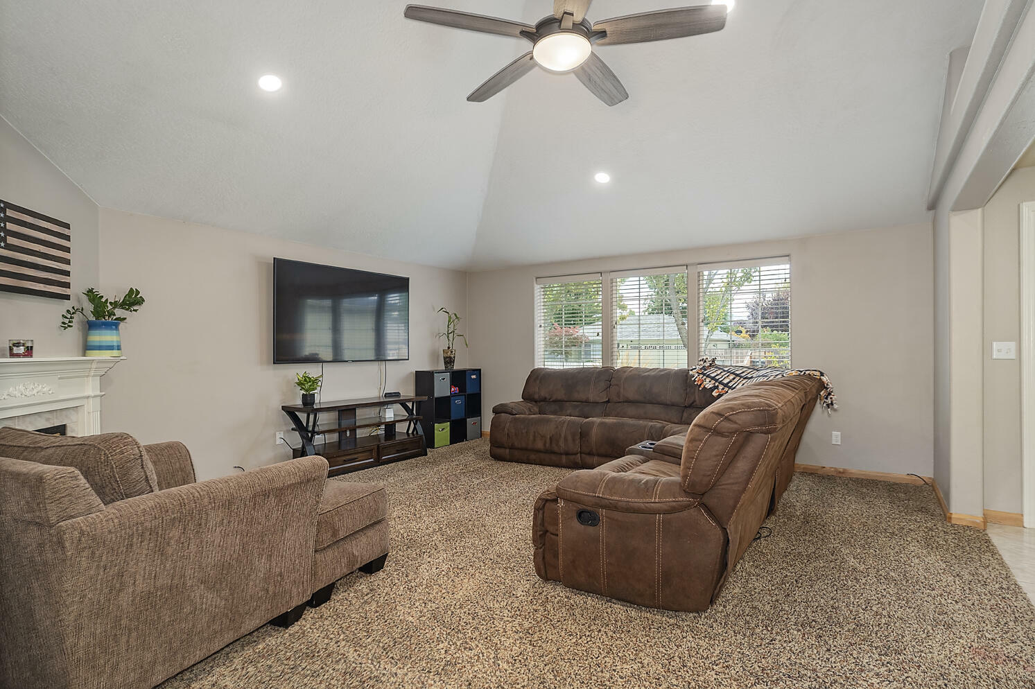 Property Photo:  1651 Hollyhock Drive  OR 97504 