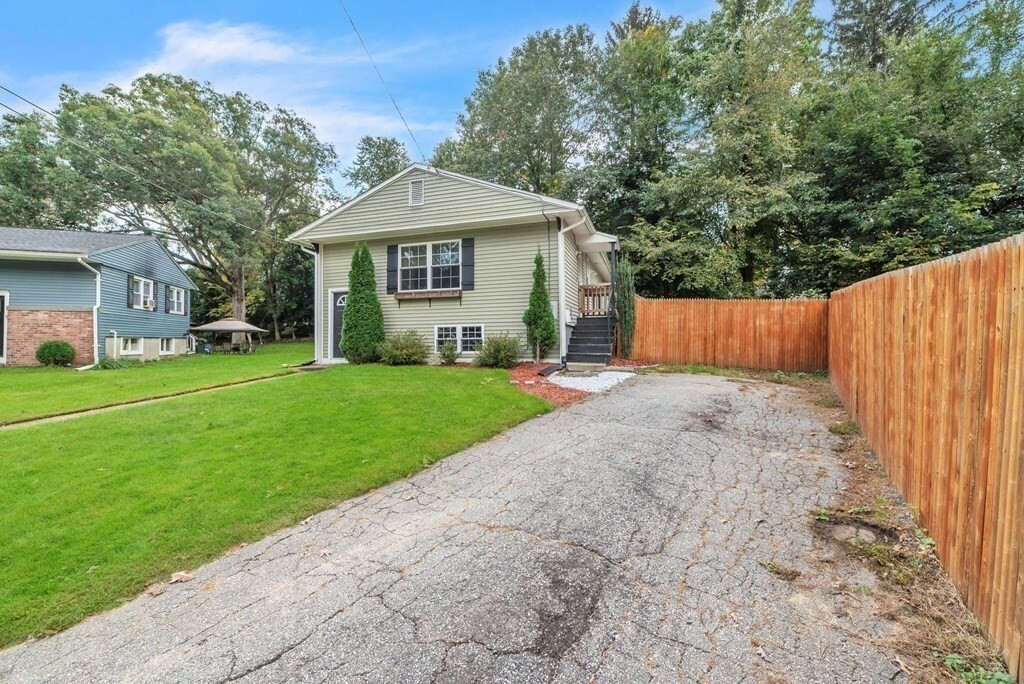 Property Photo: 5 Oak Tree Ln MA 01570