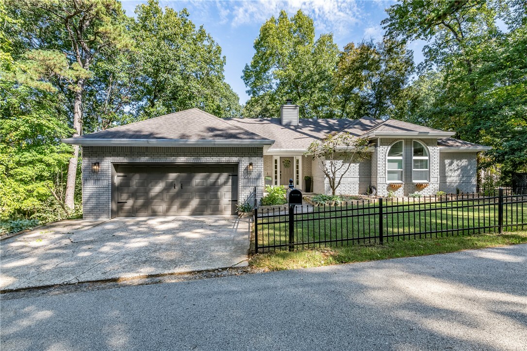 Property Photo:  52 Buckingham Drive  AR 72714 