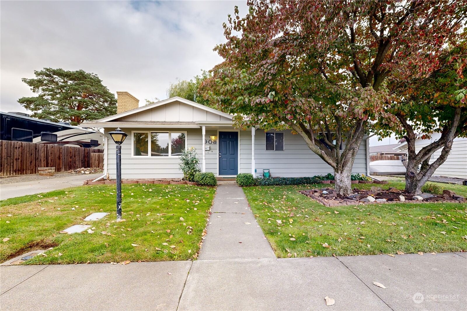 Property Photo:  908 Martin Drive  WA 99362 