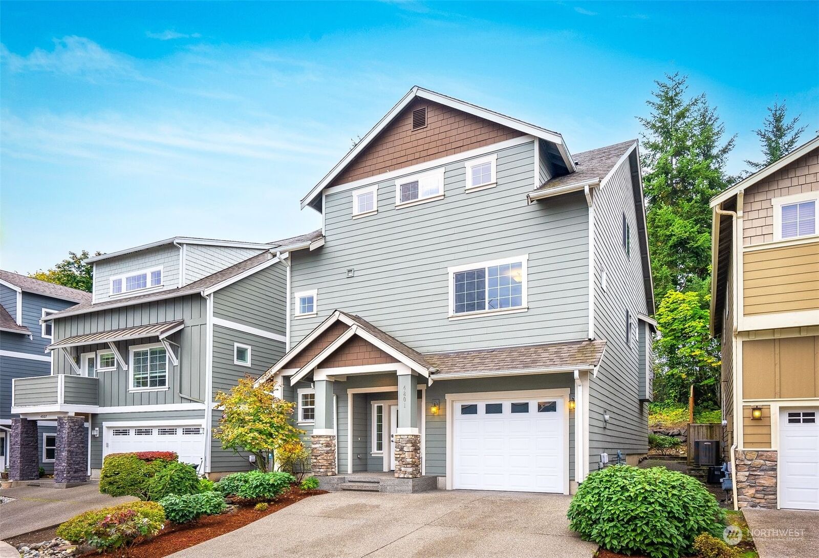 Property Photo:  4801 NE 13th Place  WA 98059 