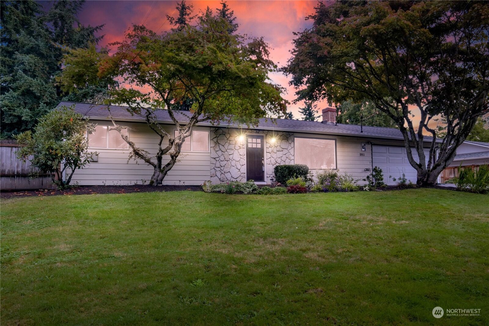 Property Photo:  1911 Vine Road  WA 98036 