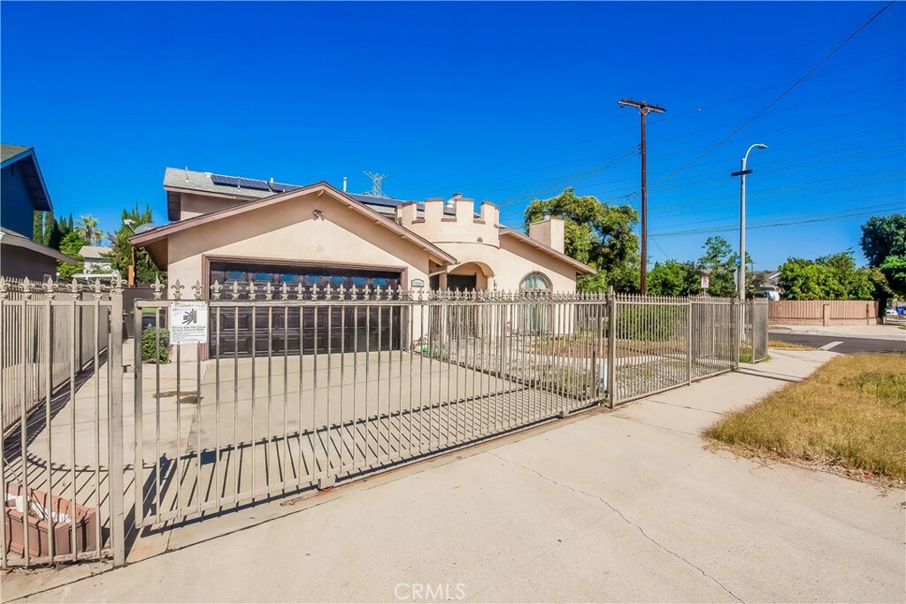 Property Photo:  13221 Tonopah Street  CA 91402 