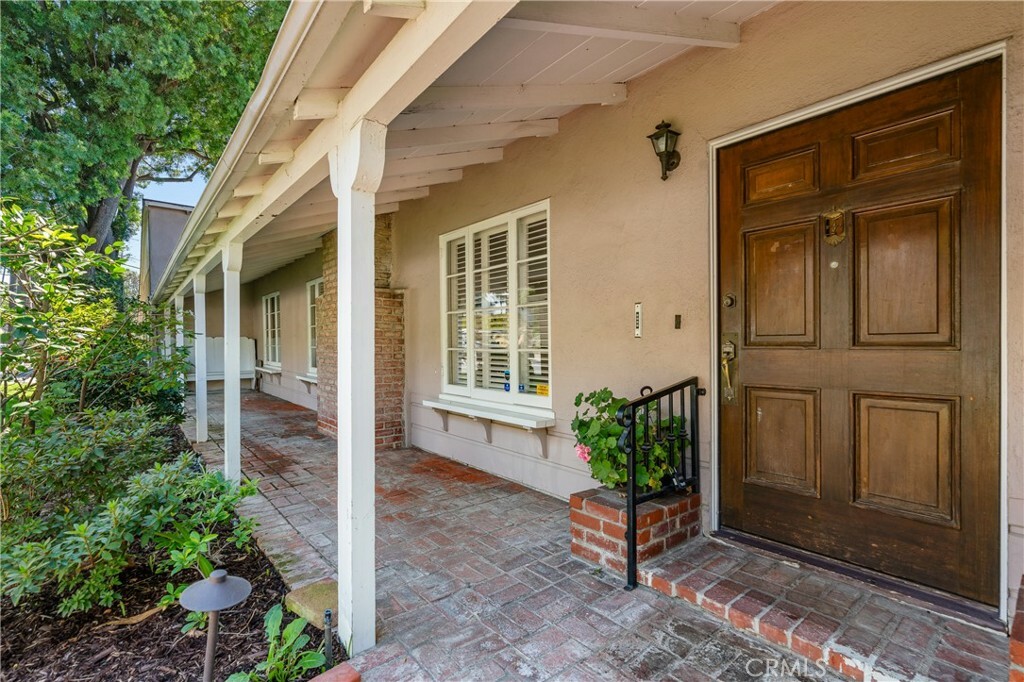 Property Photo:  1014 W Mountain Street  CA 91202 