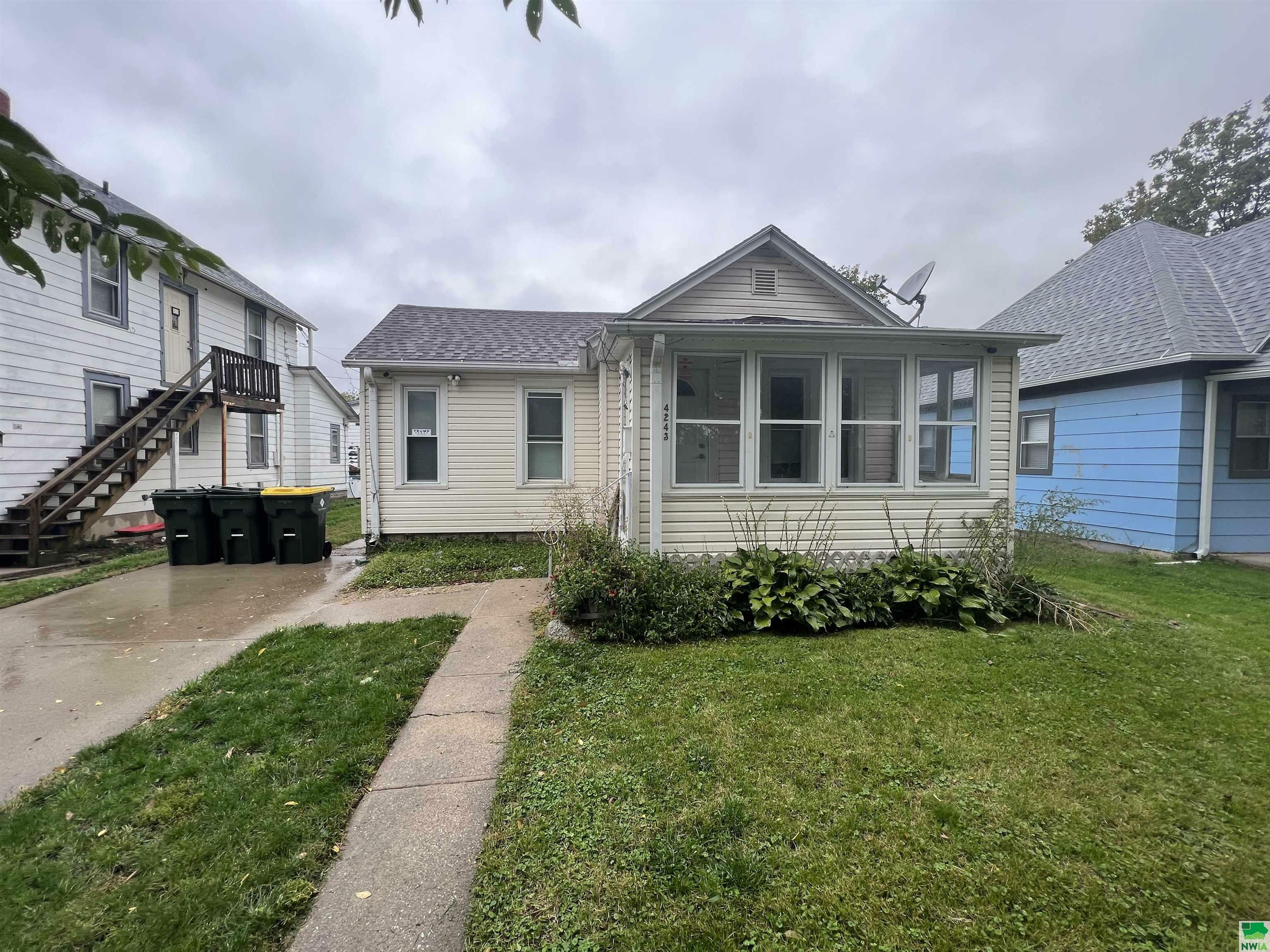 Property Photo:  4243 Polk St  IA 51108 