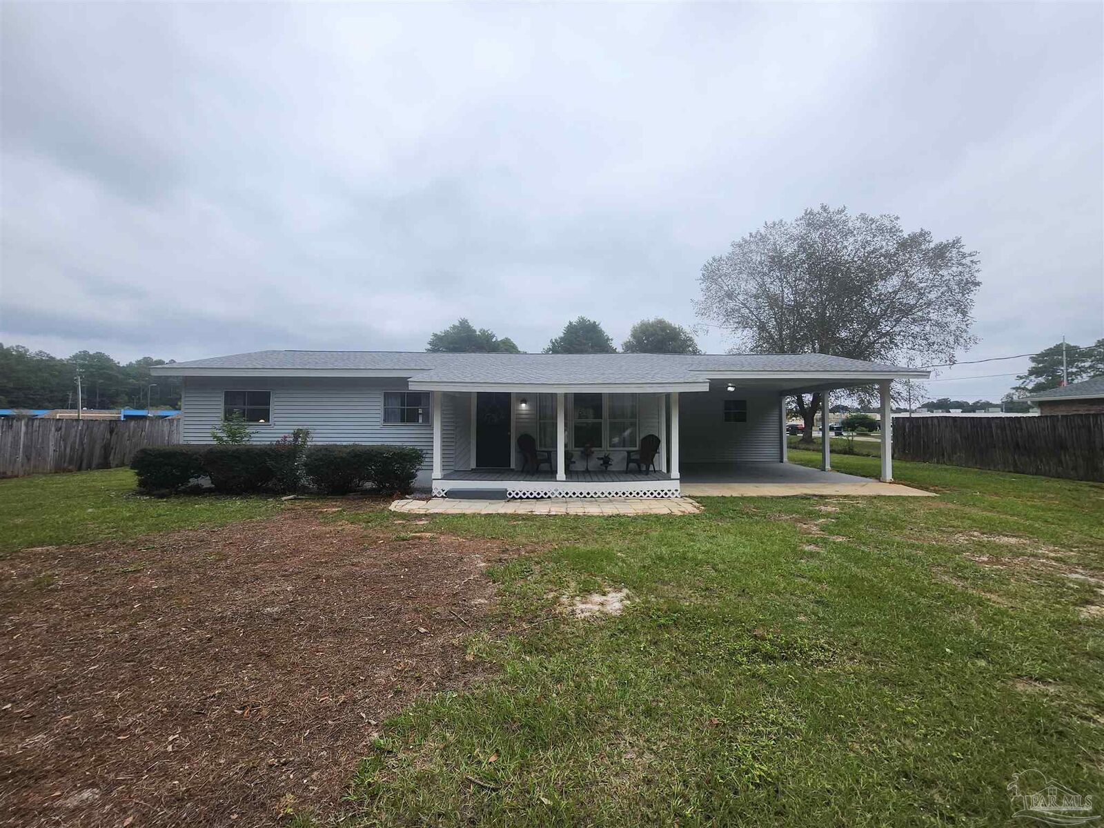 Property Photo: 10450 Vineyard Ln FL 32534