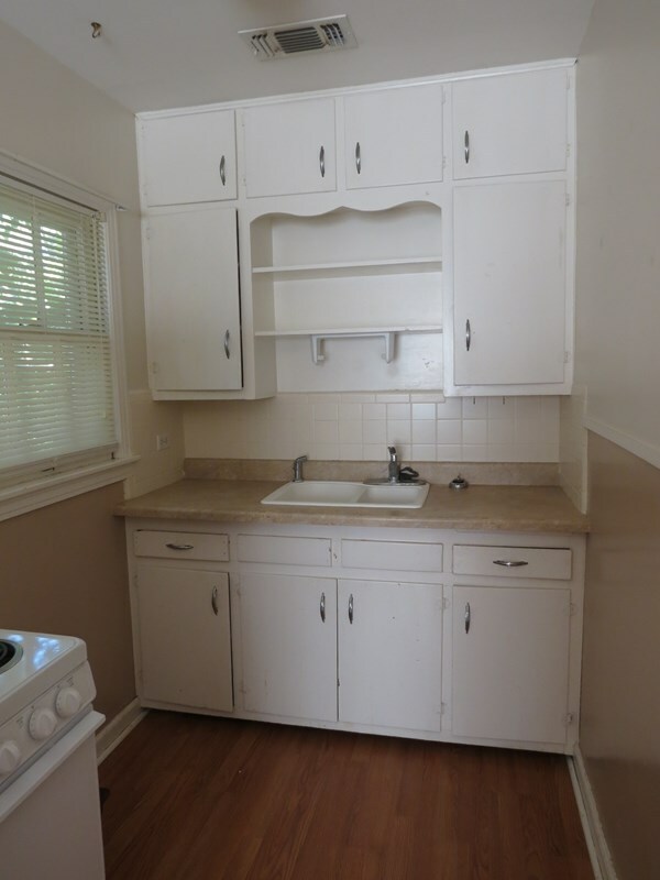 Property Photo:  1010 1/2 Austin St  TX 76903 