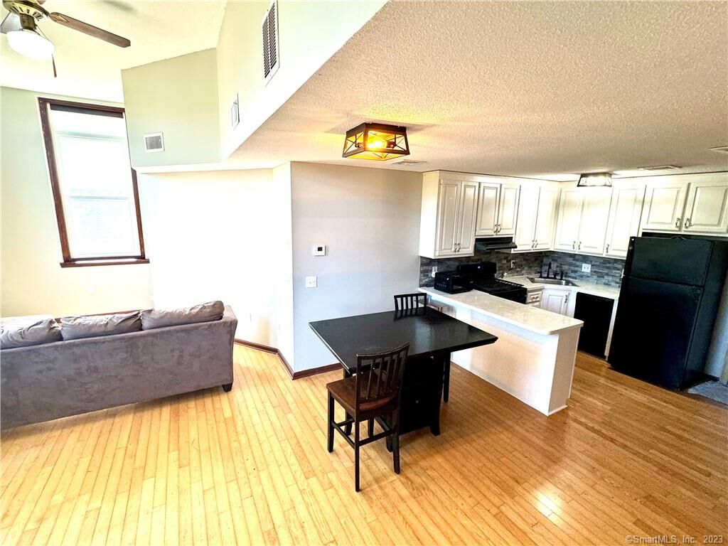 Property Photo: 58 Woodley Court 9 CT 06450