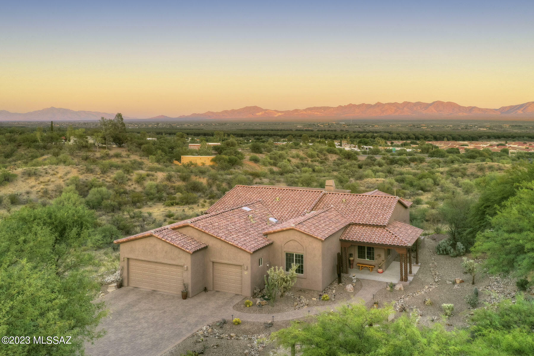 Property Photo:  722 W Placita El Cueto  AZ 85622 