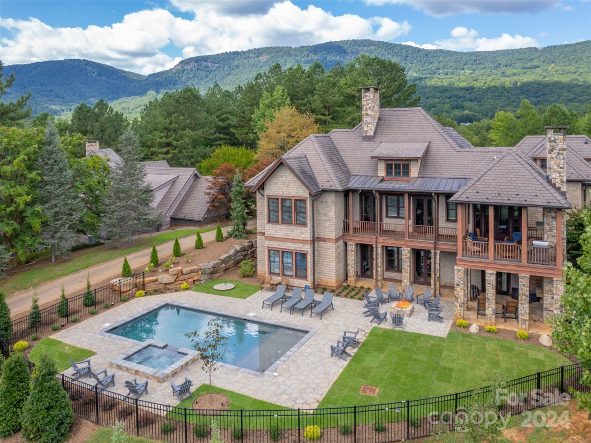 Property Photo: 597 Chestertown Drive NC 28756