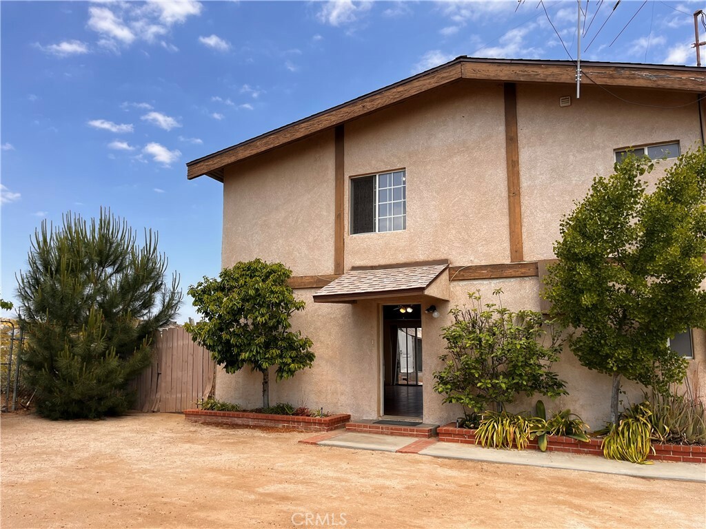 Property Photo:  1166 W San Jacinto Avenue  CA 92570 