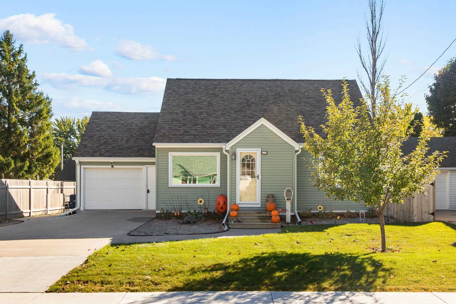 Property Photo: 129 Elm Street WI 54113-1010