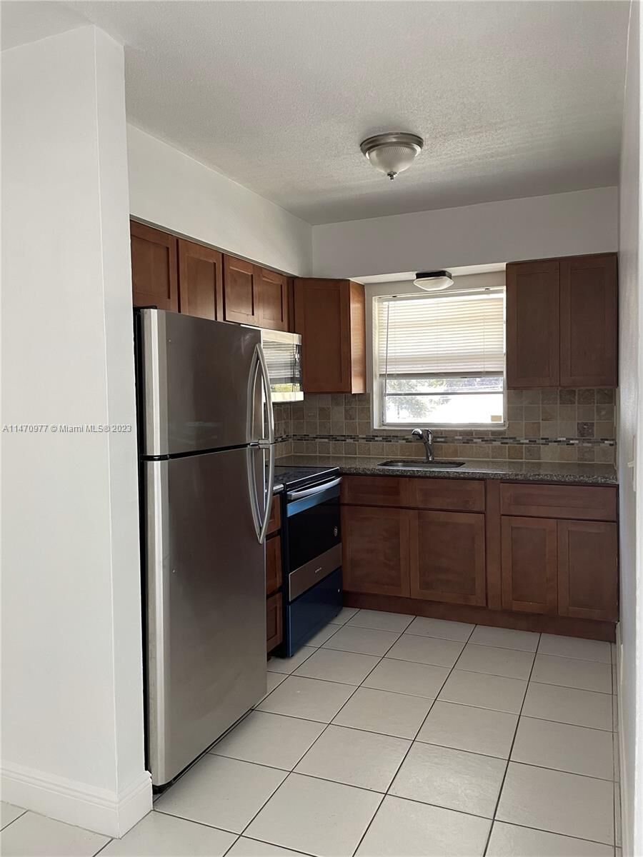 Property Photo: 1916 SW 11th St 26 FL 33312