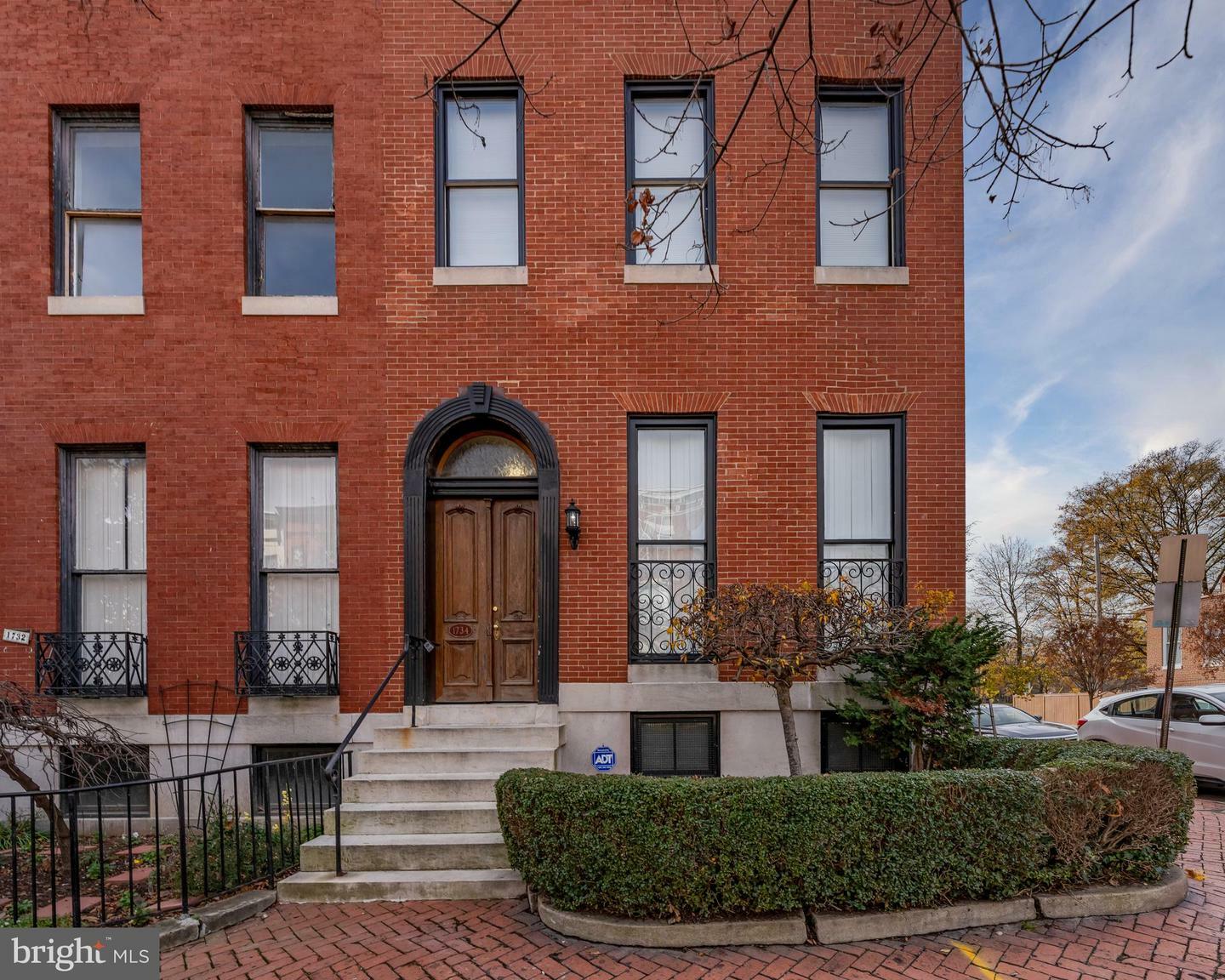 Property Photo: 1734 Bolton Street 3R MD 21217