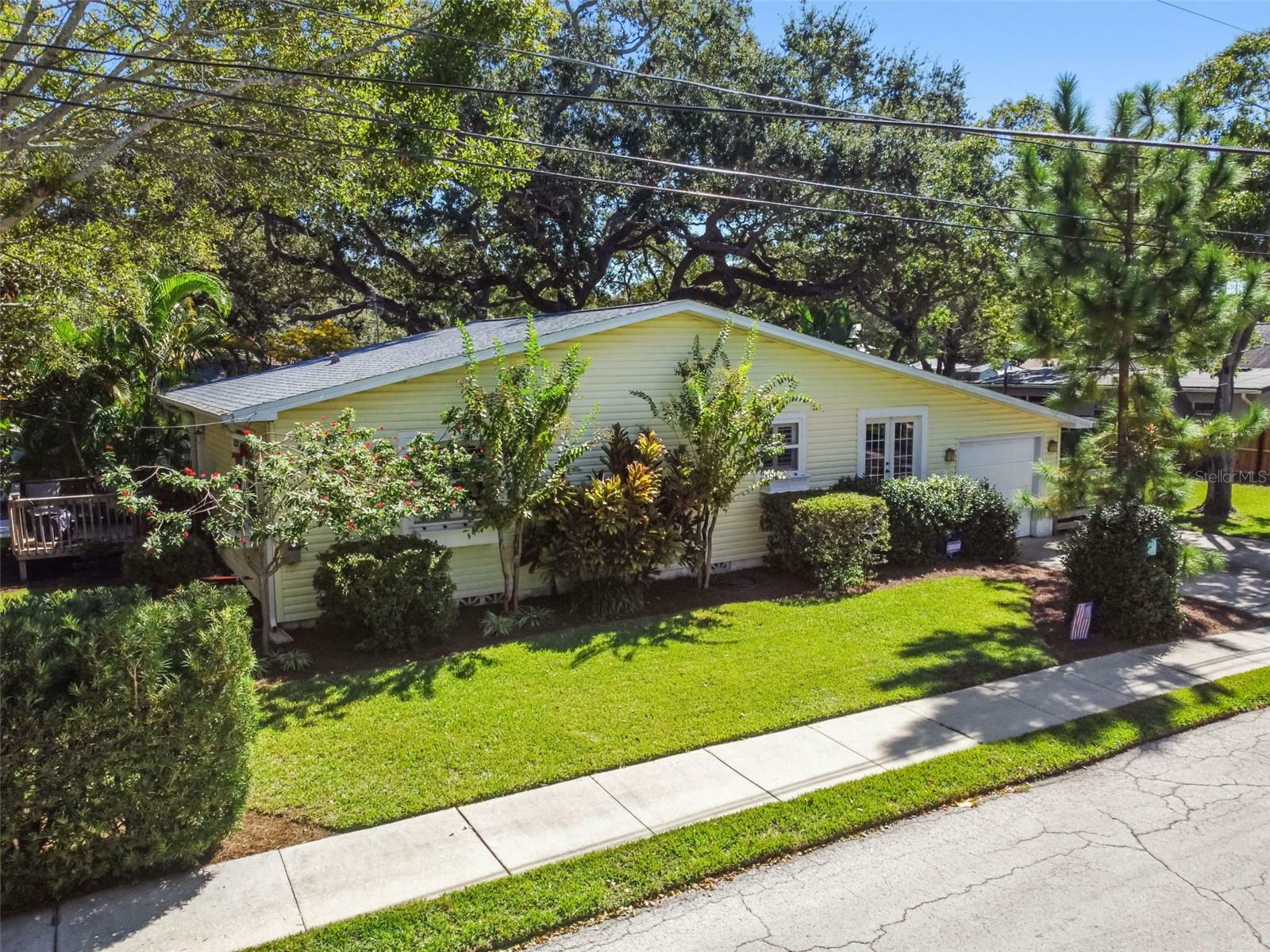 Property Photo:  429 Woodrow Avenue  FL 33770 